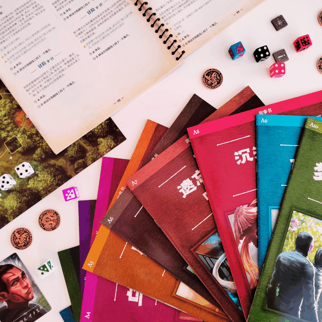 Close-up of detailed board game components laid out on a wooden table, including a colorful map board, illustrated cards, wooden tokens, meeples, and a Chinese rulebook.